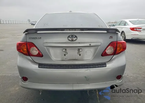 2010 Toyota Corolla Base z USA, uszkodzony, nr VIN 2T1BU4EE0AC493629